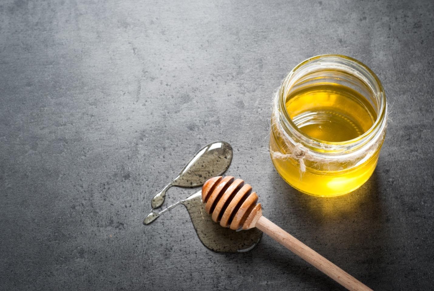 differences-between-raw-honey-and-regular-honey-zomg-candy