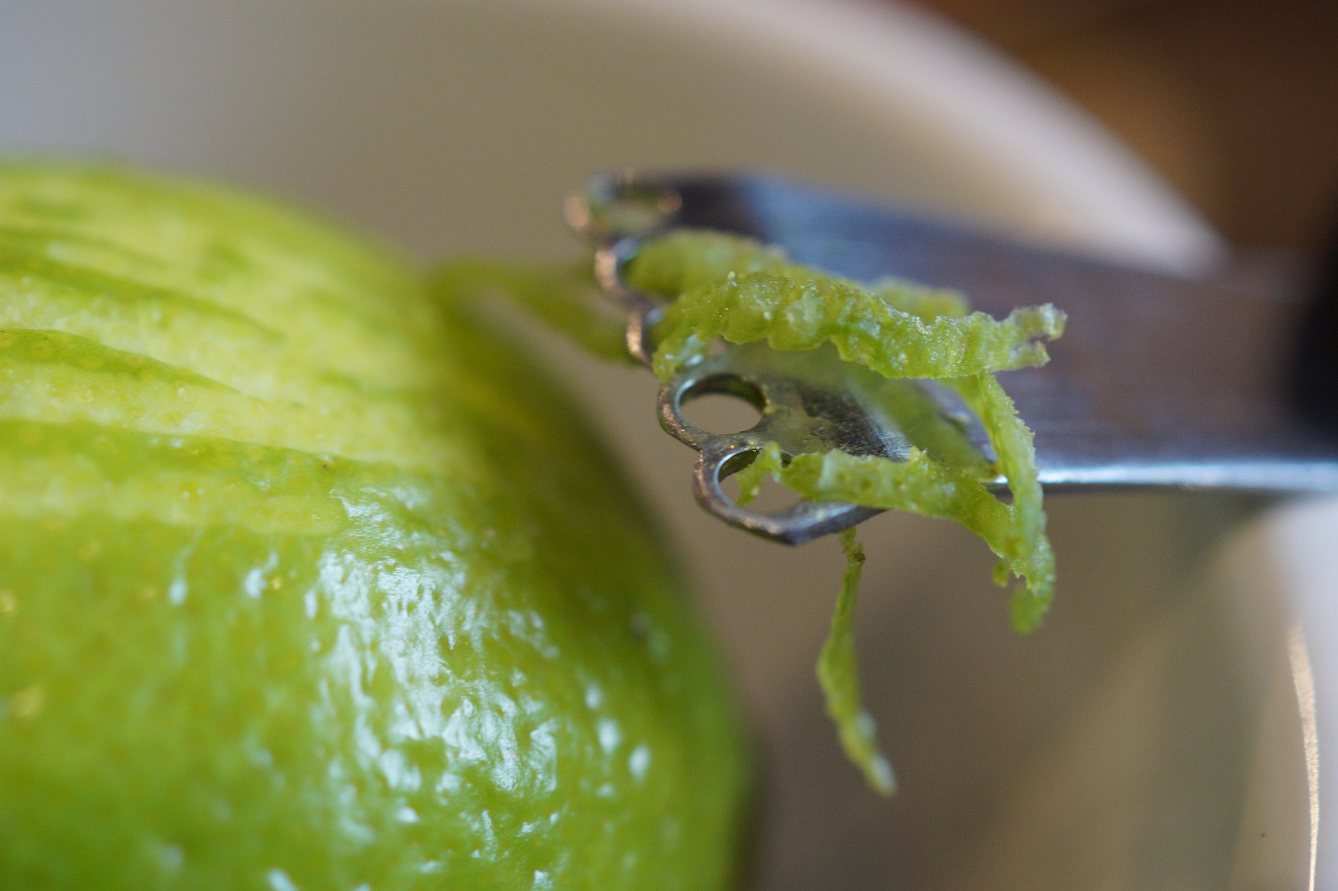 how to zest a lemon