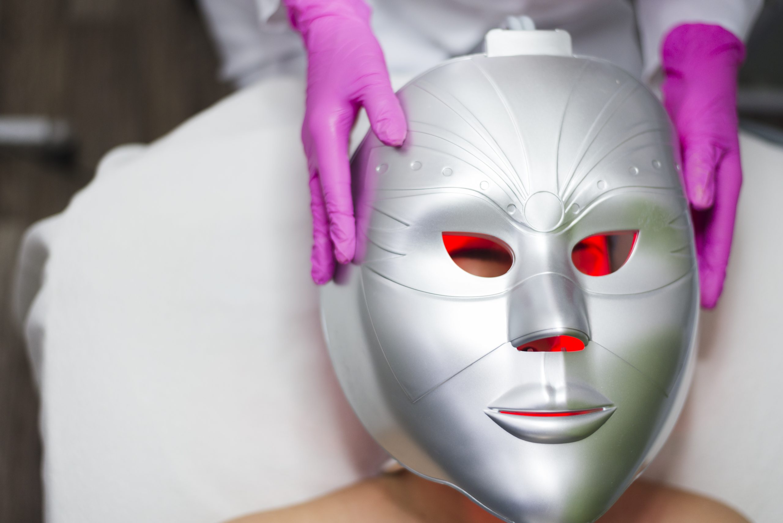 red light therapy face mask